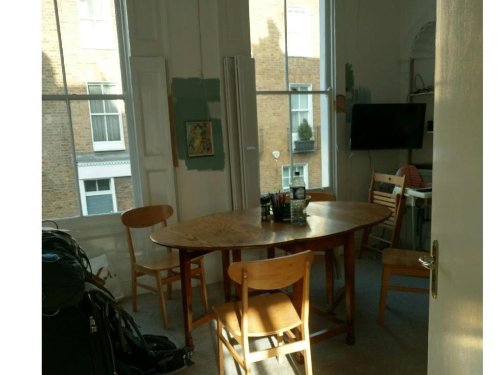 Central London Flat. Georgian Terrace. Bright. Ruang foto